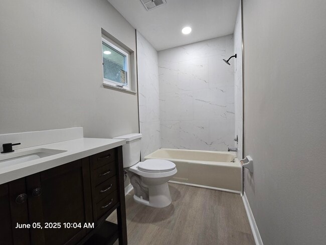 Building Photo - 427 SE Galleon Ln