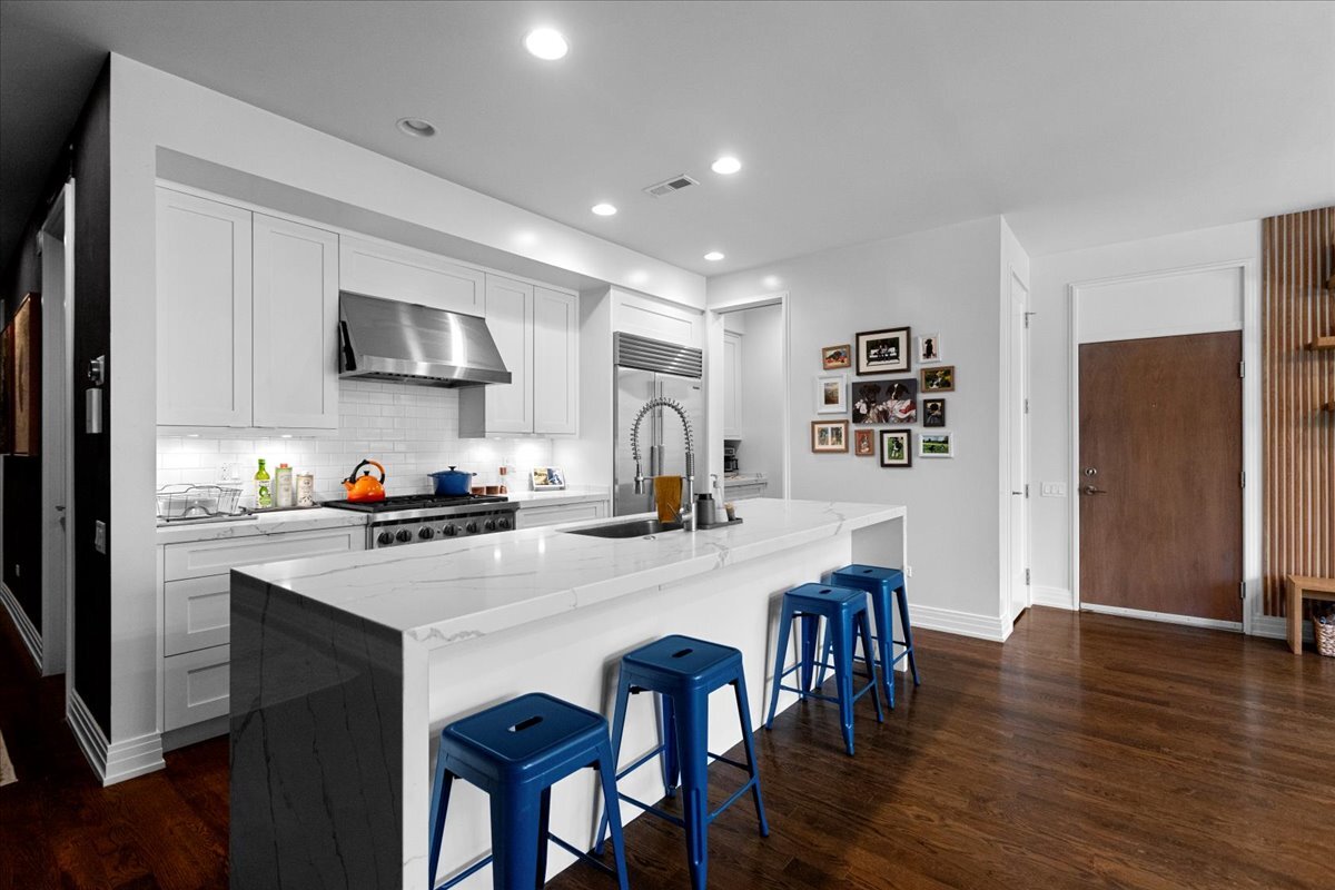 Building Photo - 1301 W Diversey Pky