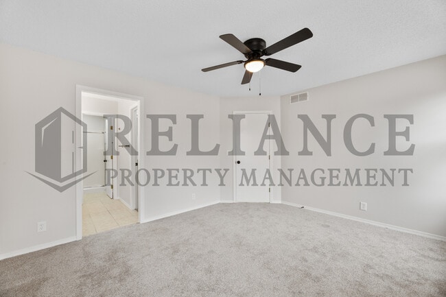 Building Photo - 215 Peachwood Dr