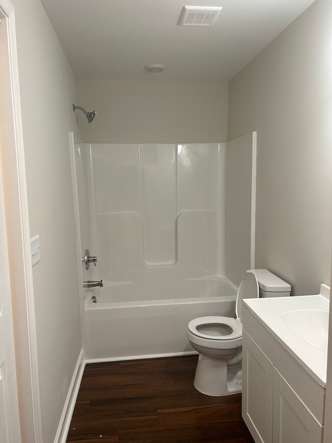 Building Photo - 404 Virginia Ave