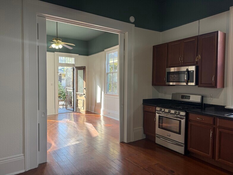 Kitchen looking towards living room - 440 S Rendon St