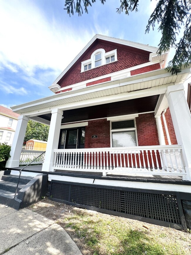 Building Photo - 288 Helen St