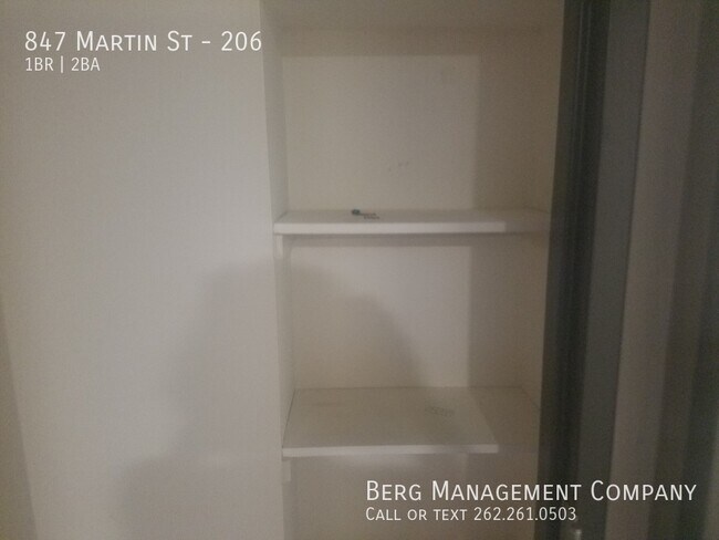 Building Photo - 847 Martin St