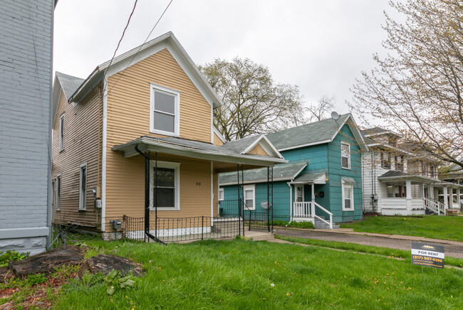 Building Photo - 418 W Saginaw St