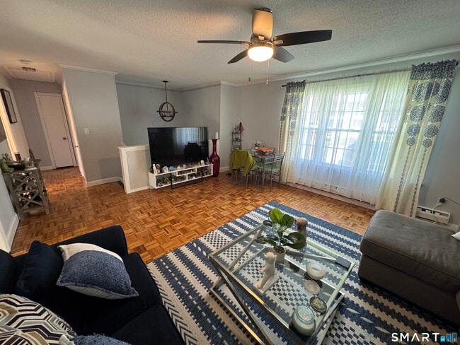 Building Photo - 62 Brookfield Rd