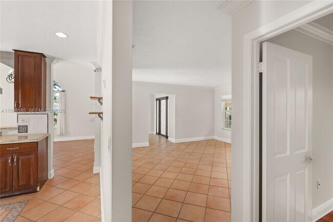 Building Photo - 1428 Medina Ave