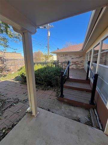 Building Photo - 3218 Santa Monica Dr