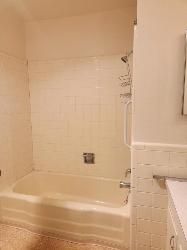 Building Photo - 8509 Bellehaven Pl NE