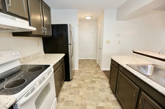 Building Photo - Updated & Ready 11-06-25! Charming Condo i...