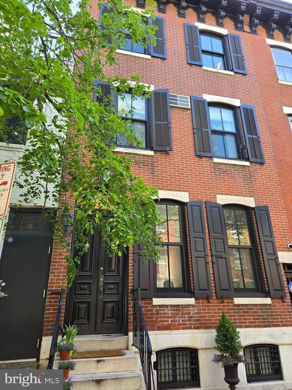 Building Photo - 2402 Lombard St