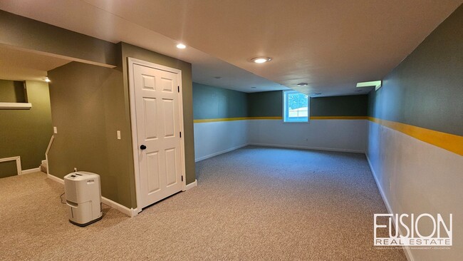 Building Photo - FREE July Rent for this Quiet, Four Bedroo...