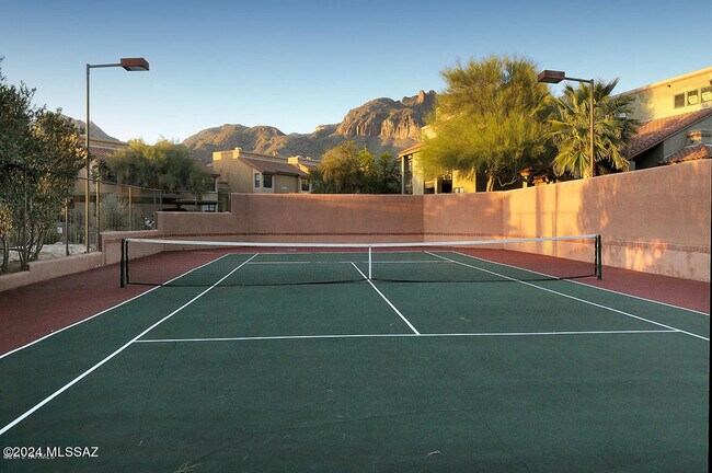 Building Photo - 6651 N Campbell Ave