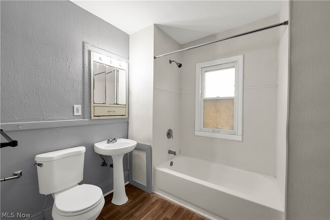 Building Photo - 16119 Parkgrove Ave