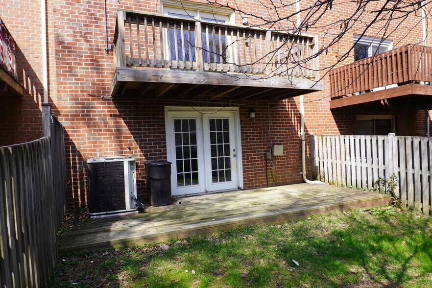 Building Photo - 5 Castlebar Ct