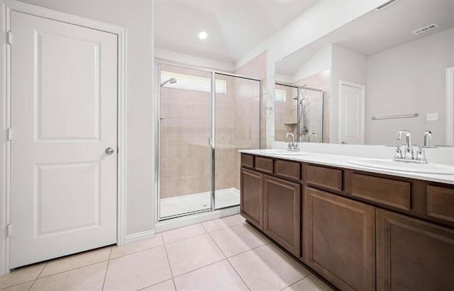 Building Photo - 636 Lazy River Dr