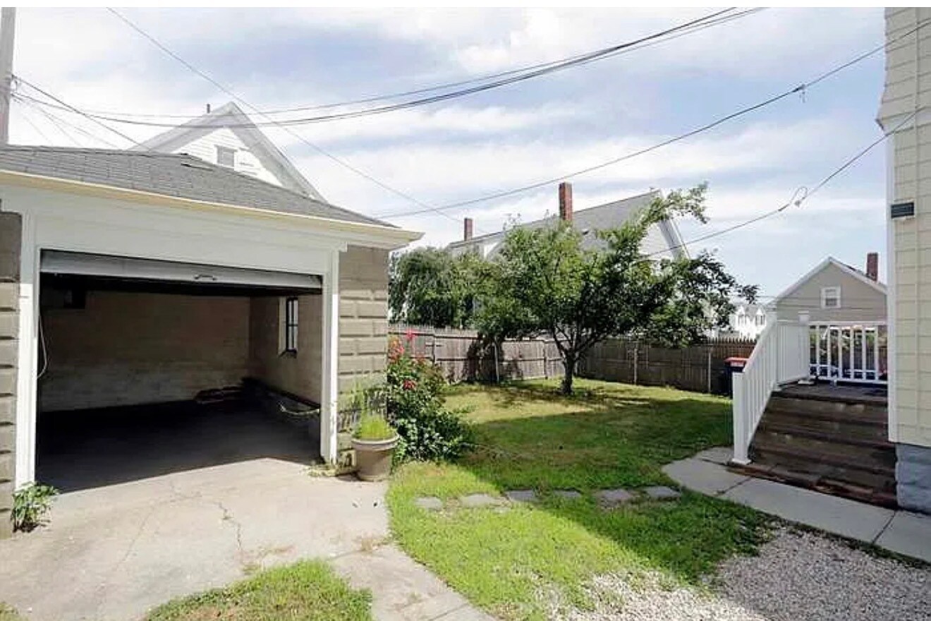 Building Photo - 545 Rivet St