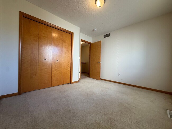 Building Photo - 5653 E Grove Dr SE