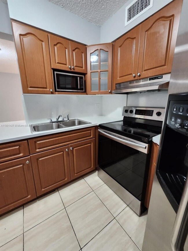 Building Photo - 212 Lake Pointe Dr