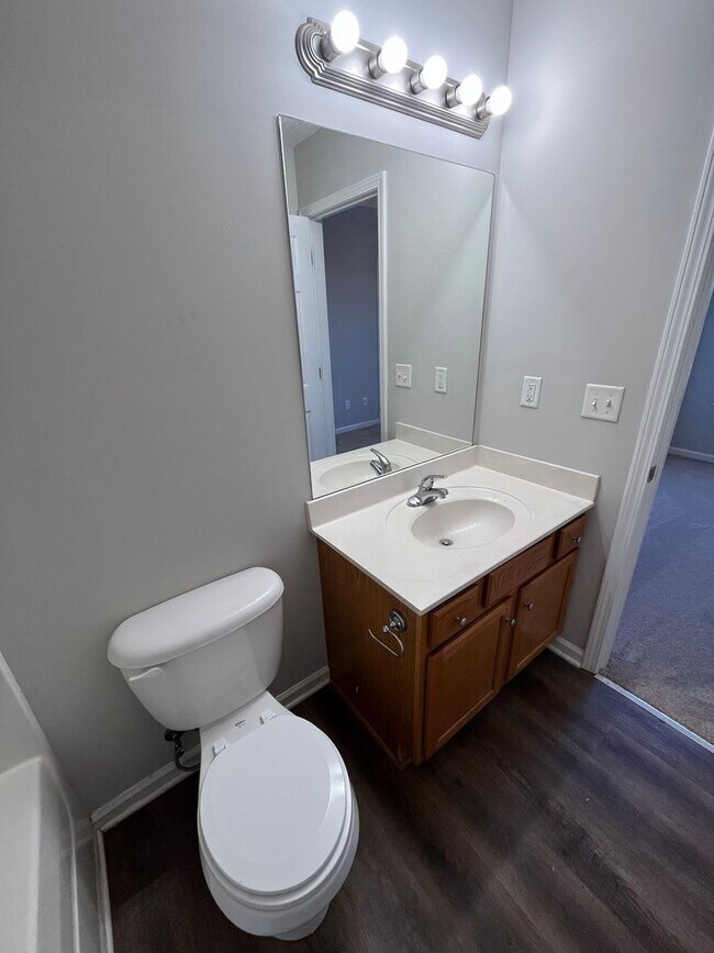 Building Photo - HALF OFF ONE MONTH AT UPPER STONE!