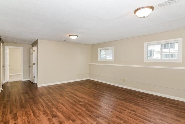 Building Photo - 1213 42nd Ave NE