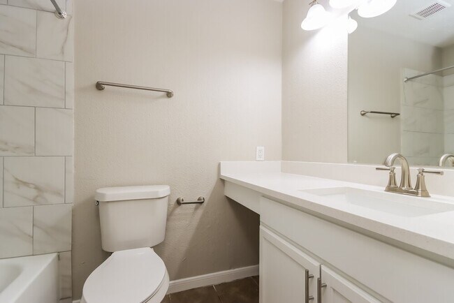Building Photo - 8514 Forest Point Dr