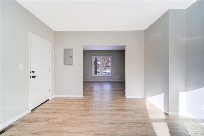 Building Photo - 108 Pine St