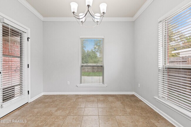 Building Photo - 307 Flanders Ridge Dr