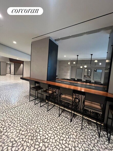 Building Photo - 595 Dean St