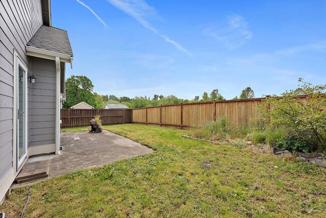 Building Photo - 3 bedroom 2 bath Home for Rent in Yelm!