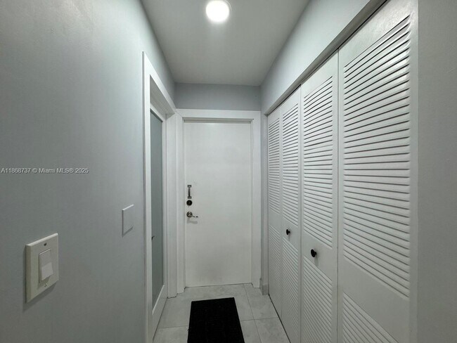 Building Photo - 9368 SW 146th Pl