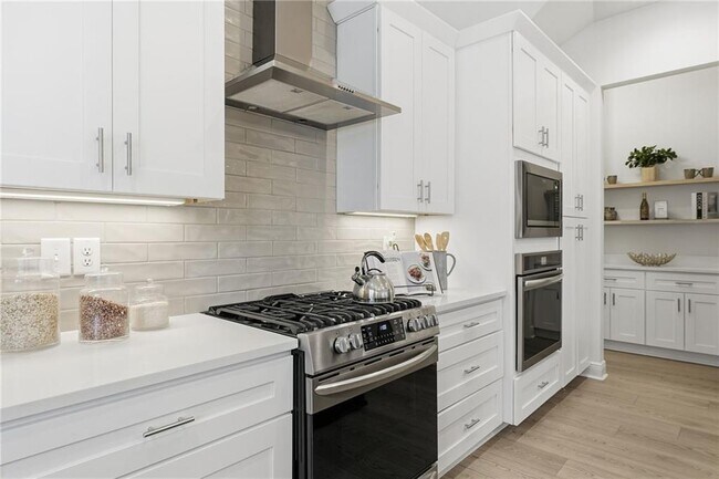 Building Photo - 110 Via Roma