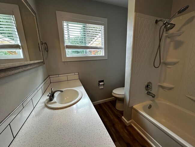 Building Photo - Super Clean 2 Bedroom Unit Of Duplex in North Albany