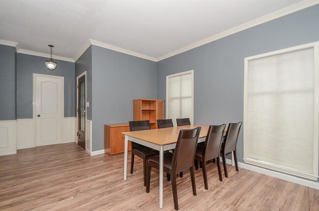 Building Photo - 8606 Oakford Dr