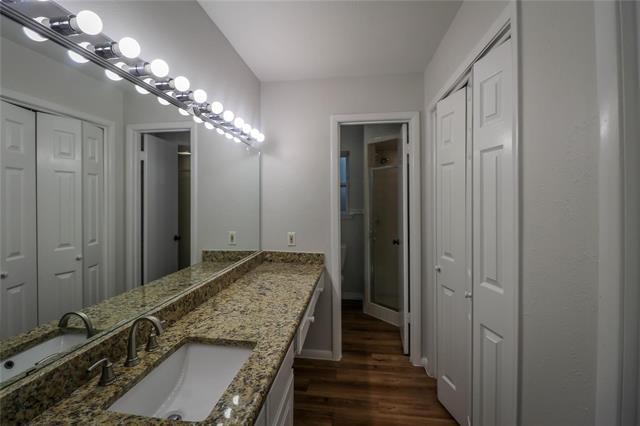 Building Photo - 2213 Shady Brook Dr