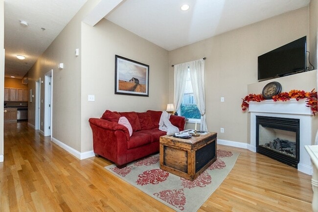 Building Photo - 224 Salem St