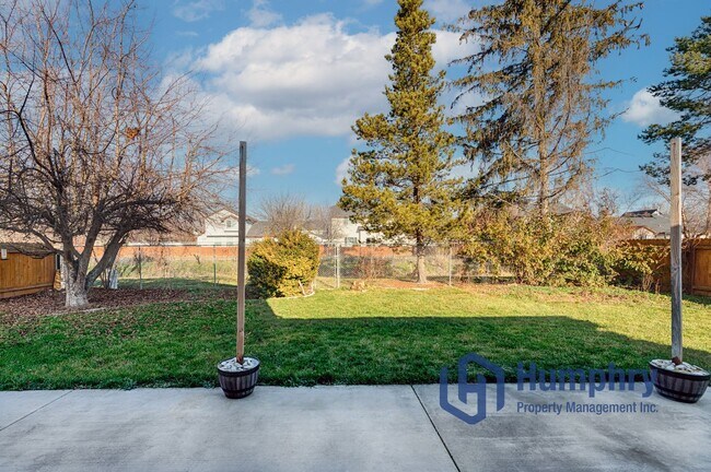Building Photo - Beautiful home located just minutes from Settler's Park!
