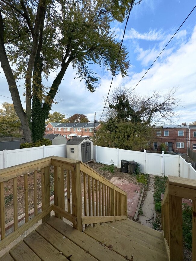 Building Photo - Spacious 3Bed/2Bath Townhome with Modern Amenities and Outdoor Space in Woodlawn MD