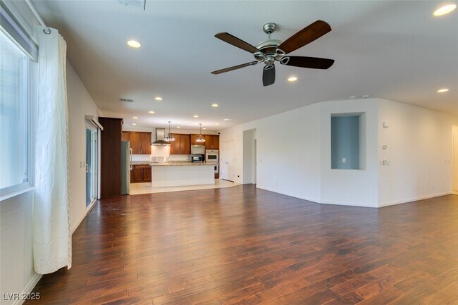 Building Photo - 10465 Saddle Mountain St