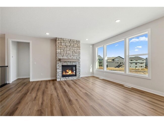 Building Photo - 10180 Shadyview Ln N