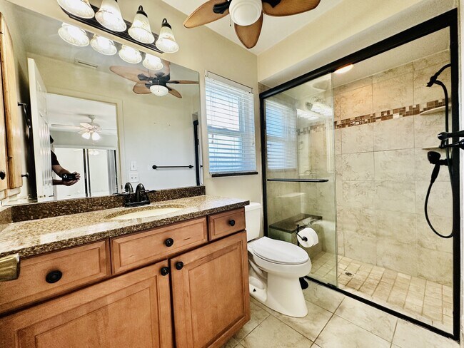 Building Photo - 840 104th Ave N