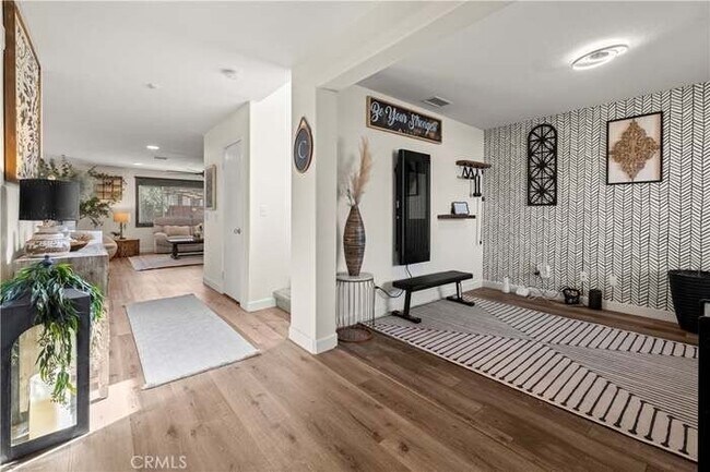 Building Photo - 229 Alverstone St