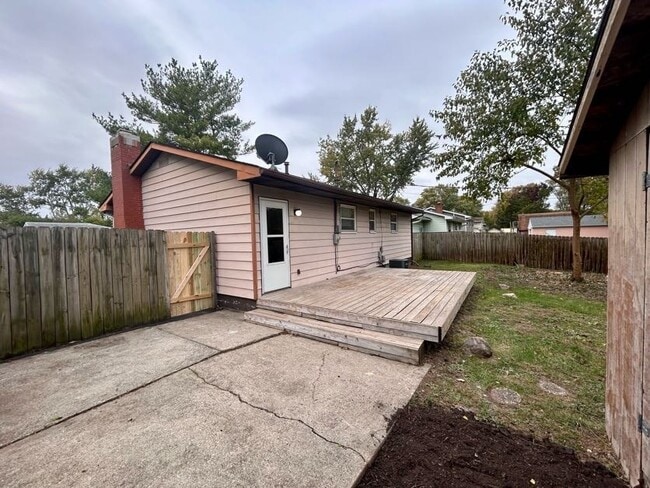 Building Photo - 5148 Fullerton Dr