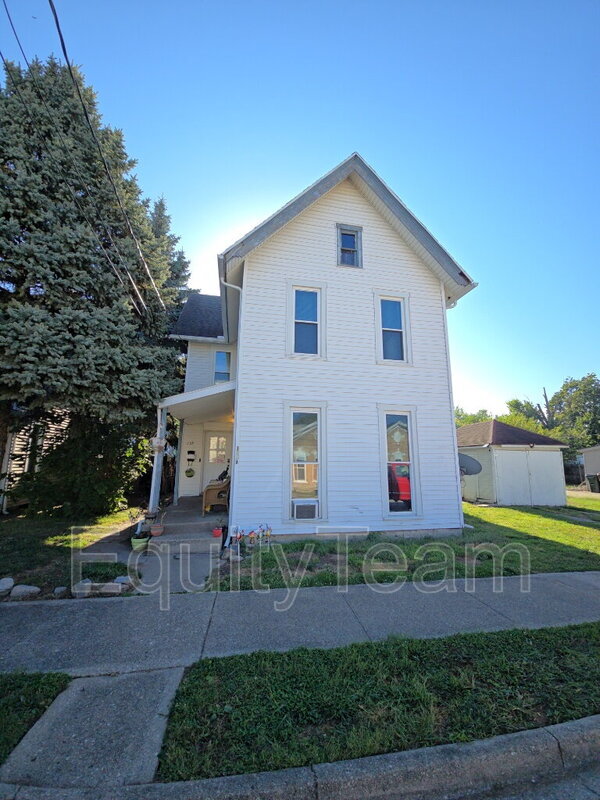 Building Photo - 128 N River St