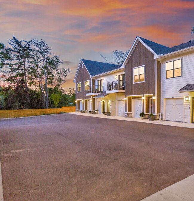 Building Photo - Mowbray Manor