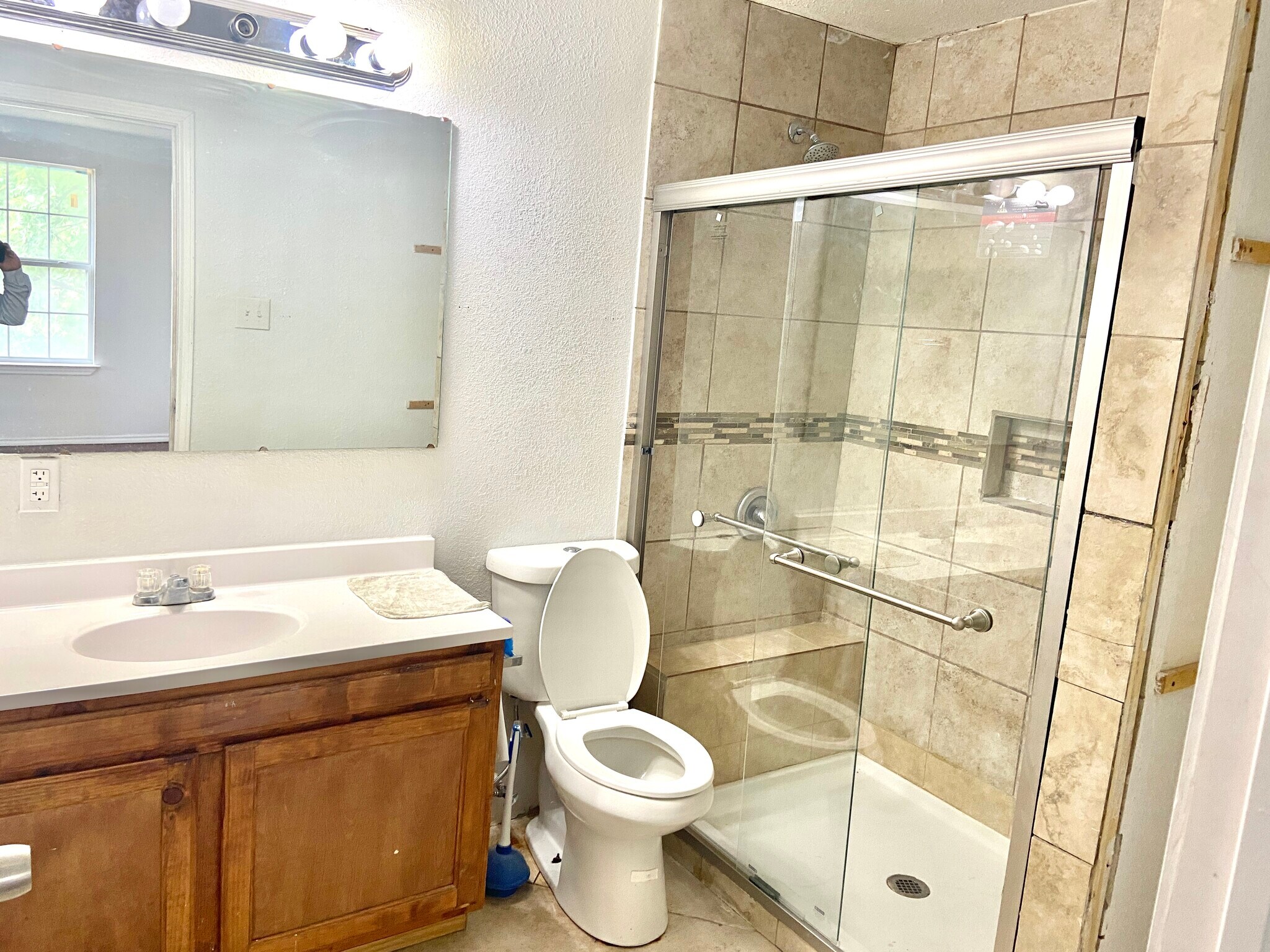 Back bathroom - 1310 Sutton Dr
