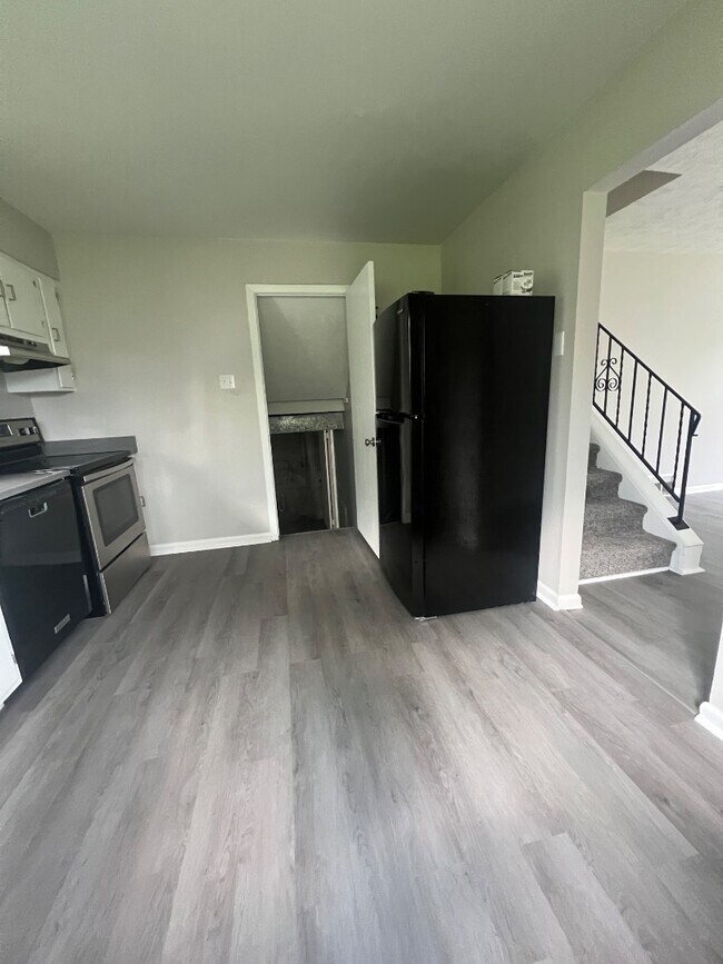 Building Photo - 11226 Roxbury Dr