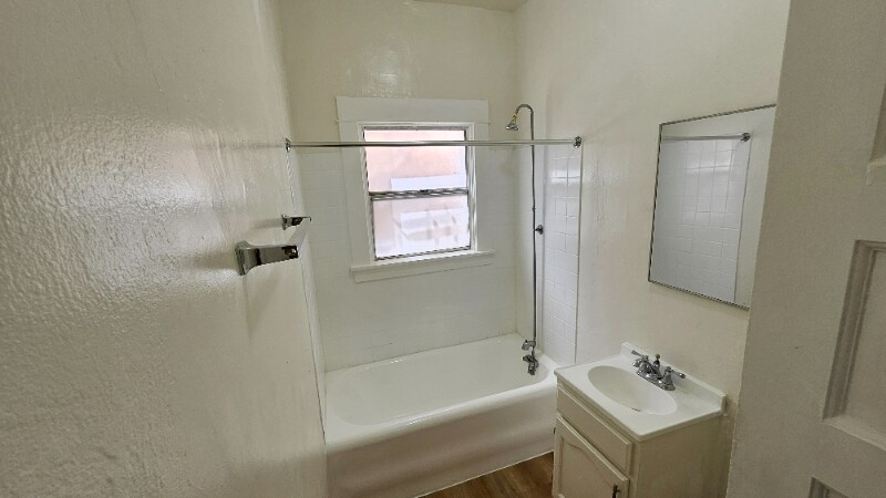 Building Photo - 2850 Francis Ave