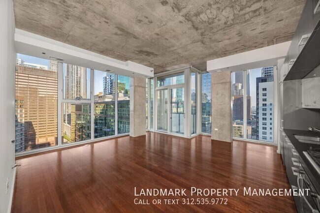 Building Photo - 550 N St Clair St