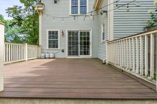 Building Photo - New England Style Farm House for RENT in P...