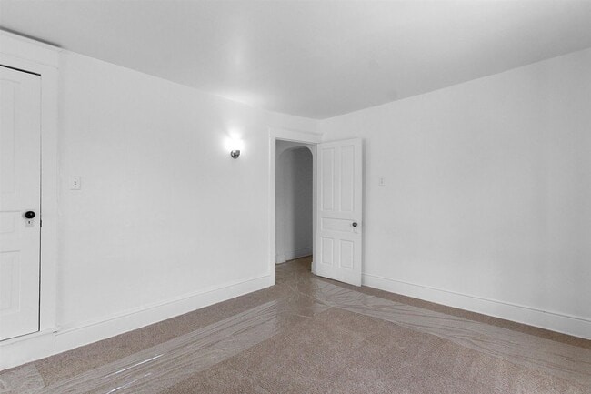 Building Photo - Coming Soon! Bright 3 Bedroom, 1.5 Bath Ho...